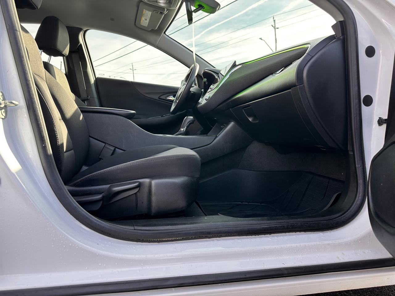 2020 Chevrolet Malibu CARPLAY, HEATED SEATS, FINANCING AVAB!