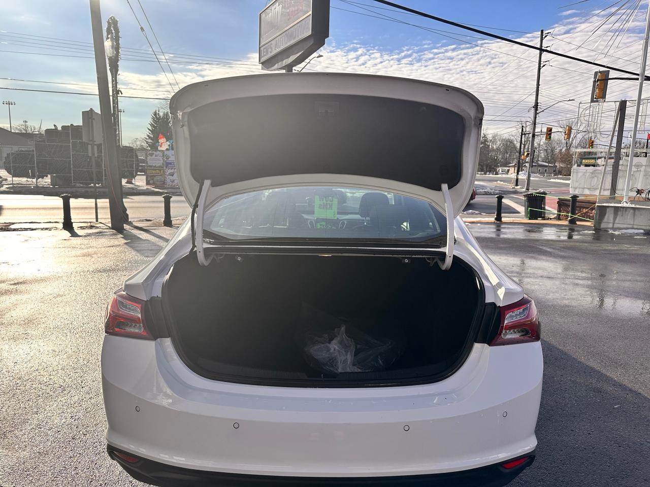 2020 Chevrolet Malibu CARPLAY, HEATED SEATS, FINANCING AVAB!