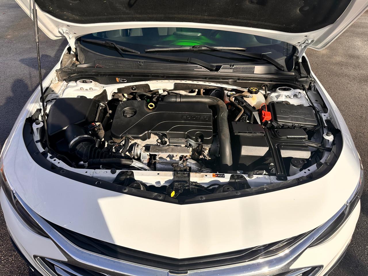 2020 Chevrolet Malibu CARPLAY, HEATED SEATS, FINANCING AVAB! Photo