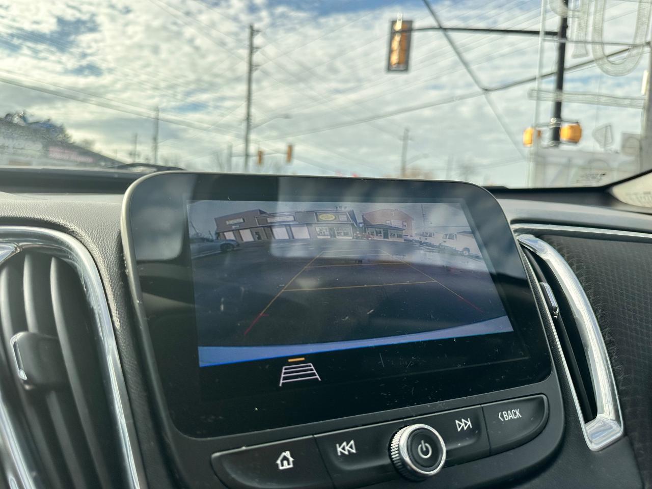 2020 Chevrolet Malibu CARPLAY, HEATED SEATS, FINANCING AVAB! Photo