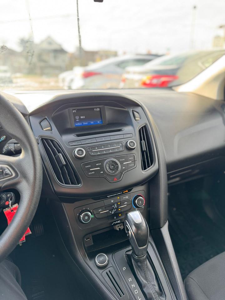 2015 Ford Focus SE HB | CERTIFIED Photo