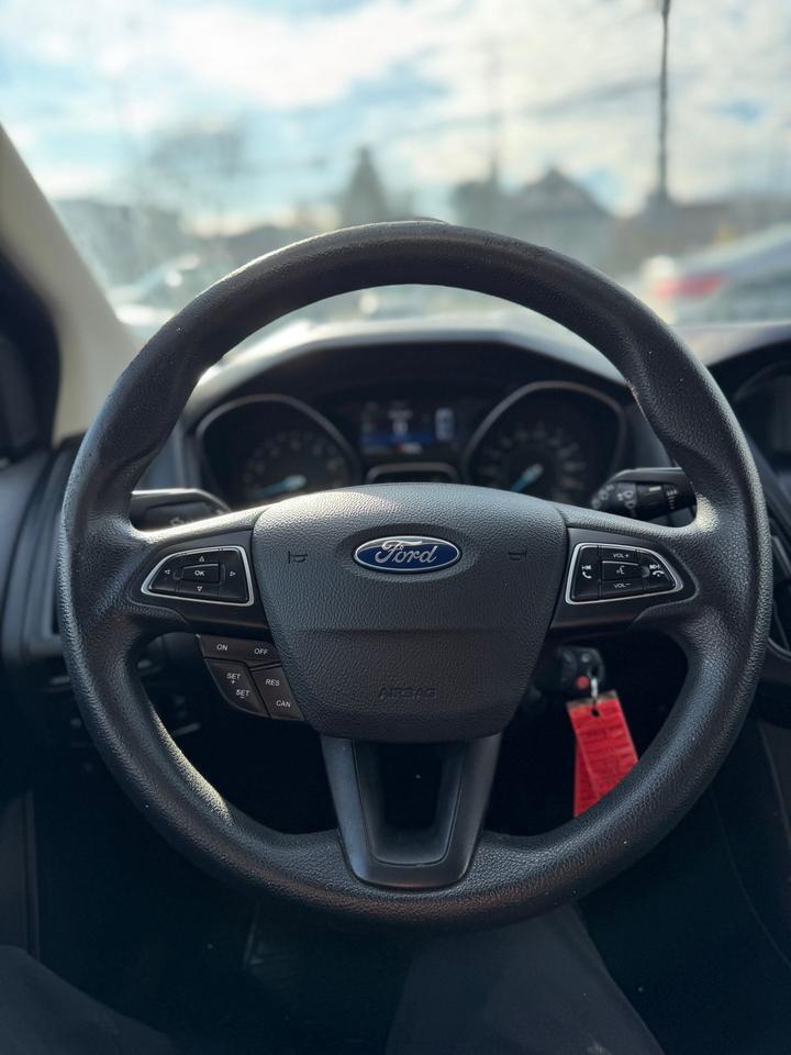 2015 Ford Focus SE HB | CERTIFIED Photo
