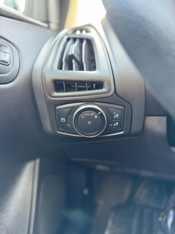 2015 Ford Focus SE HB | CERTIFIED Photo