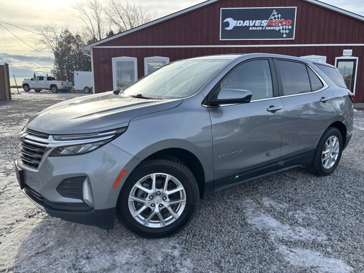 2023 Chevrolet Equinox LT ~ACCIDENT FREE~ Photo0