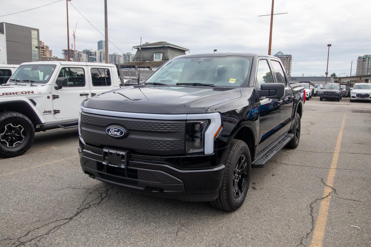 2025 Ford F-150 Lightning XLT 4WD SuperCrew Photo1