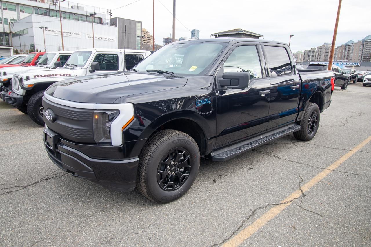 2025 Ford F-150 Lightning XLT 4WD SuperCrew Photo2