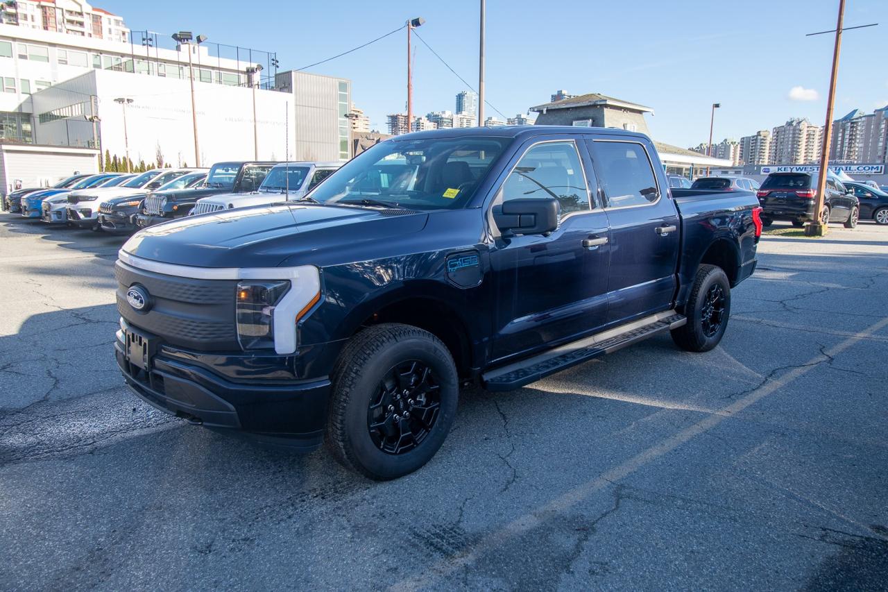 2025 Ford F-150 Lightning XLT 4WD SuperCrew 5.5' Box Photo2