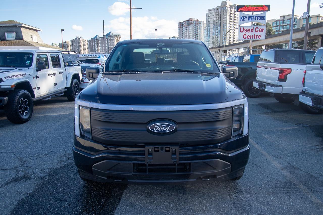 2025 Ford F-150 Lightning XLT 4WD SuperCrew 5.5' Box Photo3