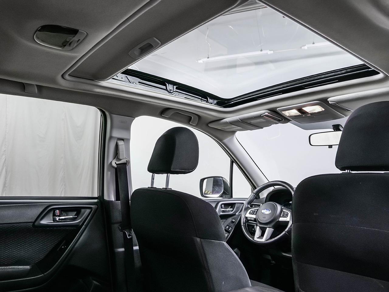 2017 Subaru Forester i Touring | CLEAN CARFAX | AWD | PANORAMIC SUNROOF Photo16