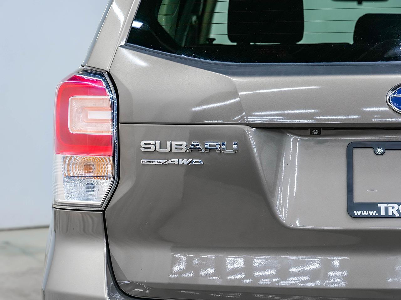 2017 Subaru Forester i Touring | CLEAN CARFAX | AWD | PANORAMIC SUNROOF Photo10