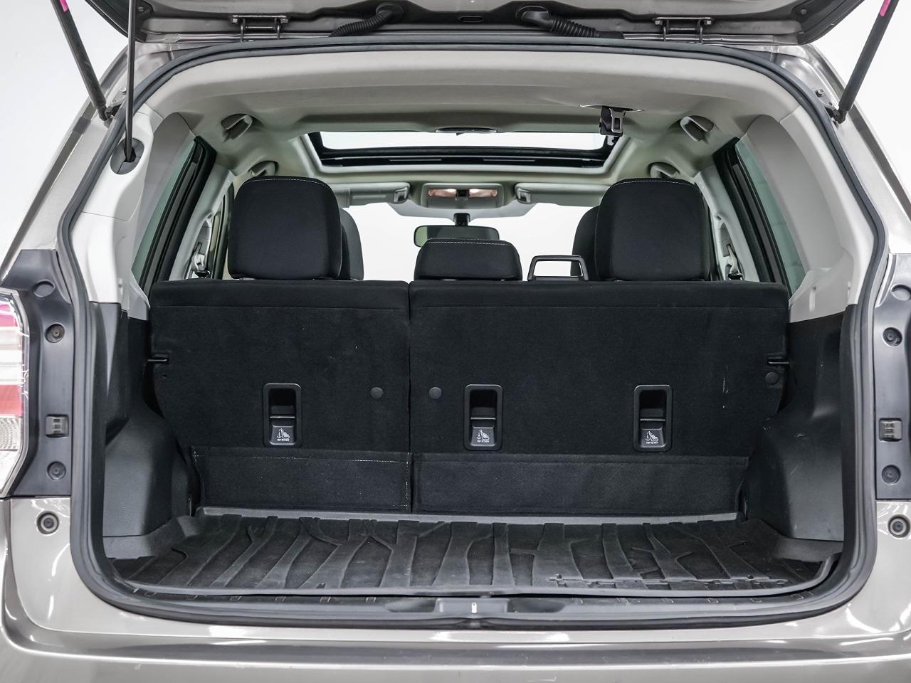 2017 Subaru Forester i Touring | CLEAN CARFAX | AWD | PANORAMIC SUNROOF Photo7