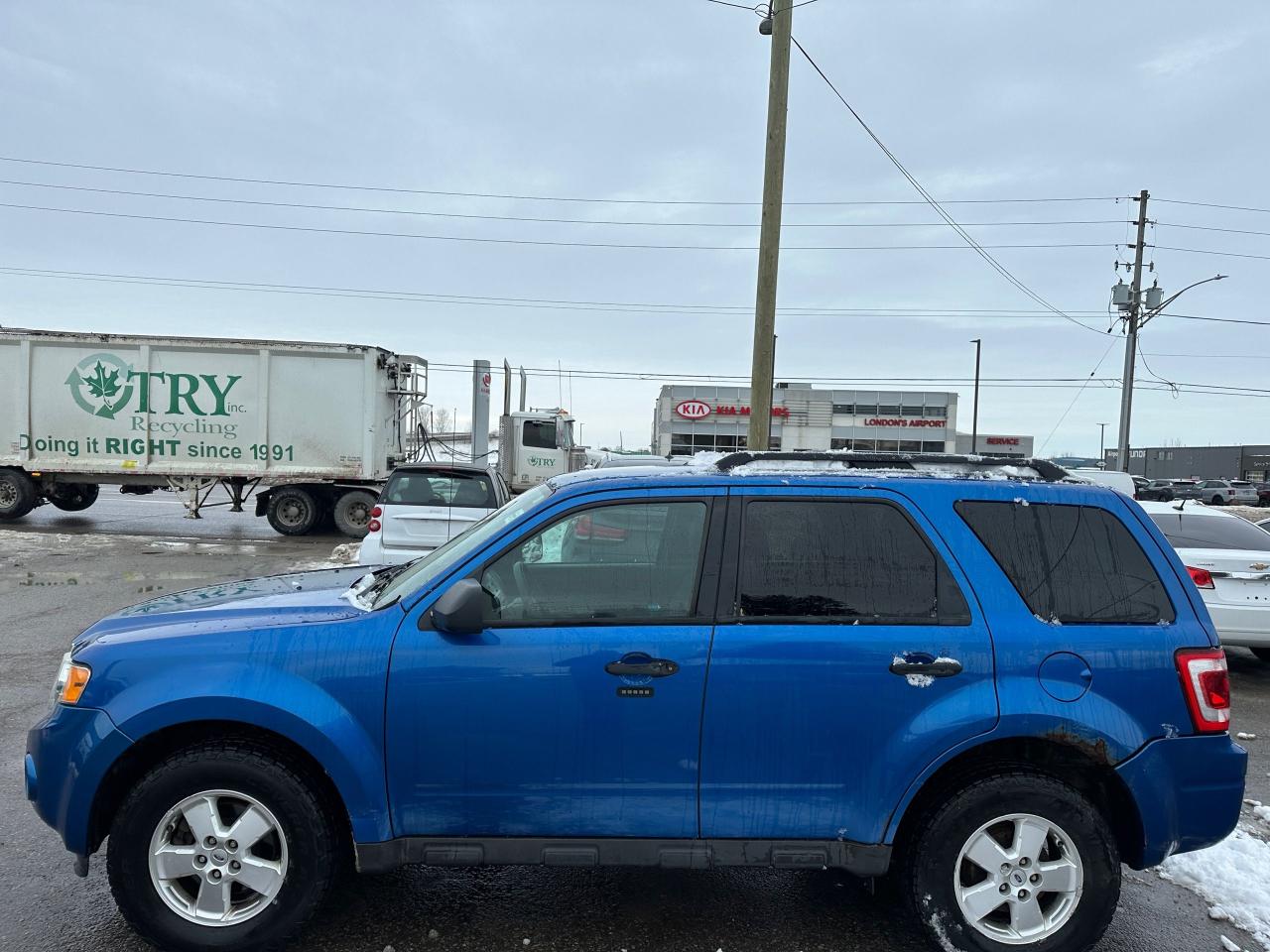 2012 Ford Escape XLT, MANUAL, 4 CYL, ONLY 113KMS, AS IS SPECIAL Photo