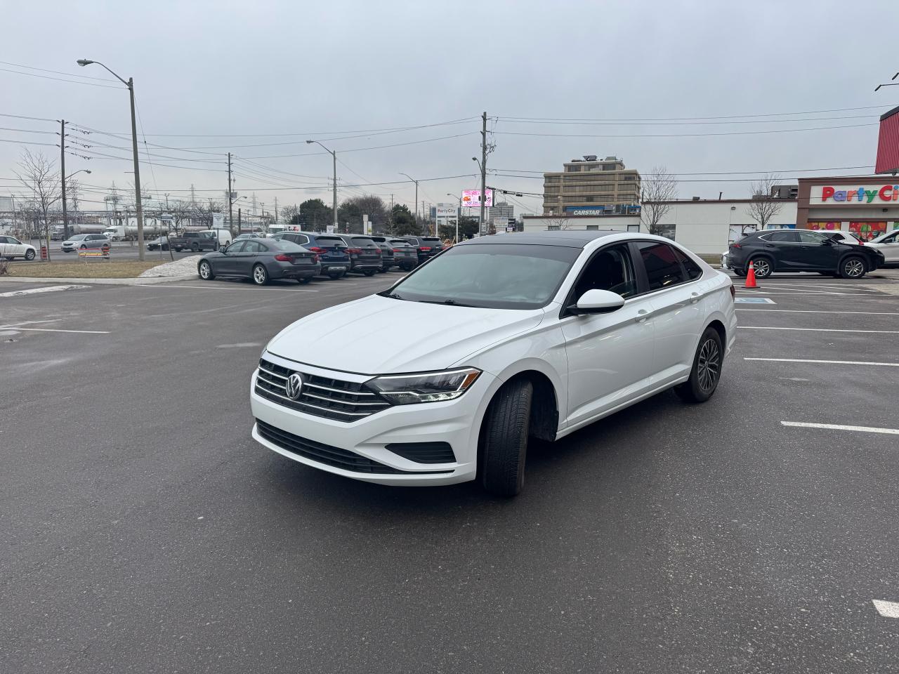 2019 Volkswagen Jetta HIGHLINE LEATHER PAN/ROOF A/CARPLAY B/SPOT CAMERA Photo4