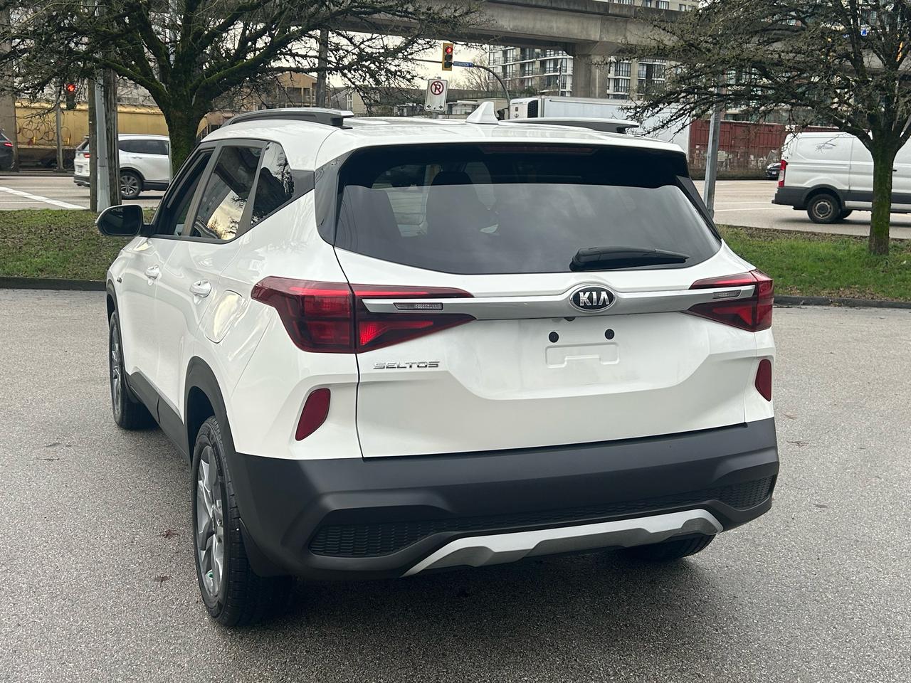 2021 Kia Seltos LX AWD - Photo #3