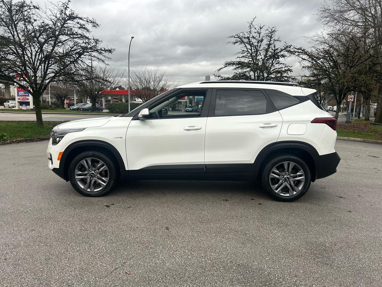 2021 Kia Seltos LX AWD - Photo #2