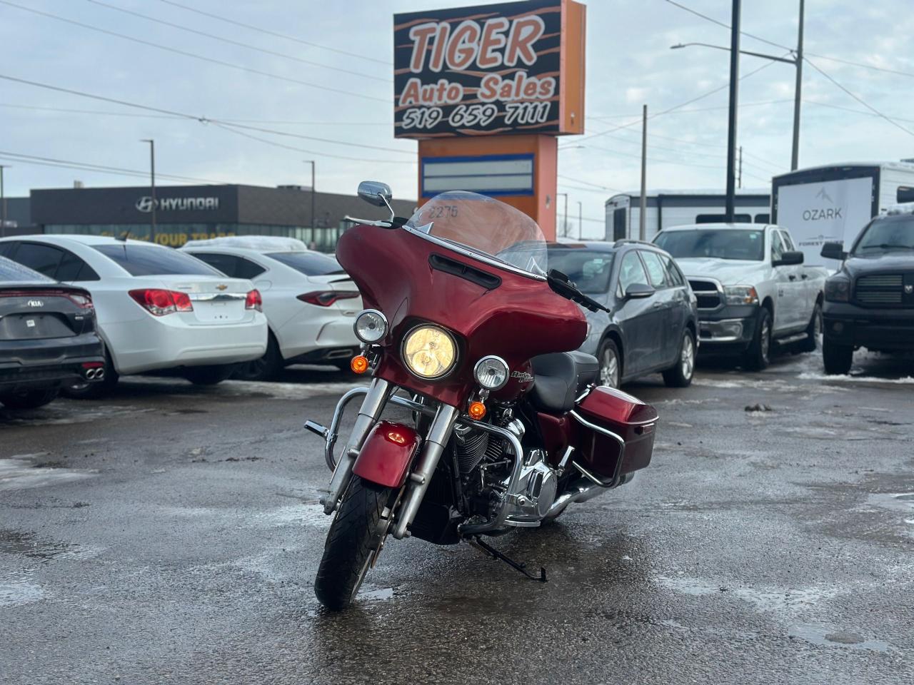 2017 Harley-Davidson Street Glide MANY UPGRADES, LIGHT DAMAGE, EXHAUST, BARS, INTAKE - Photo #1