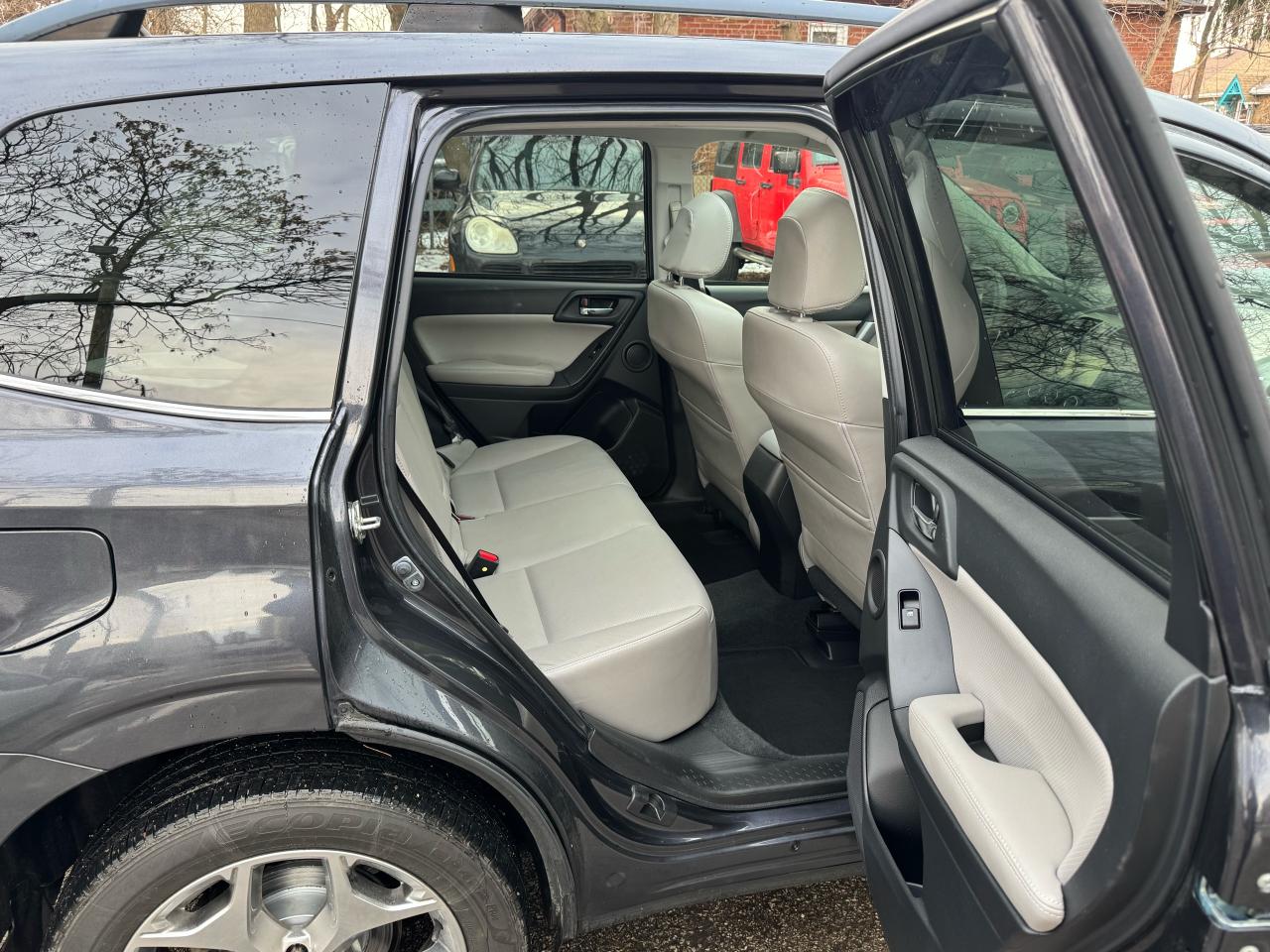 2015 Subaru Forester i Limited w/Tech Pkg Photo