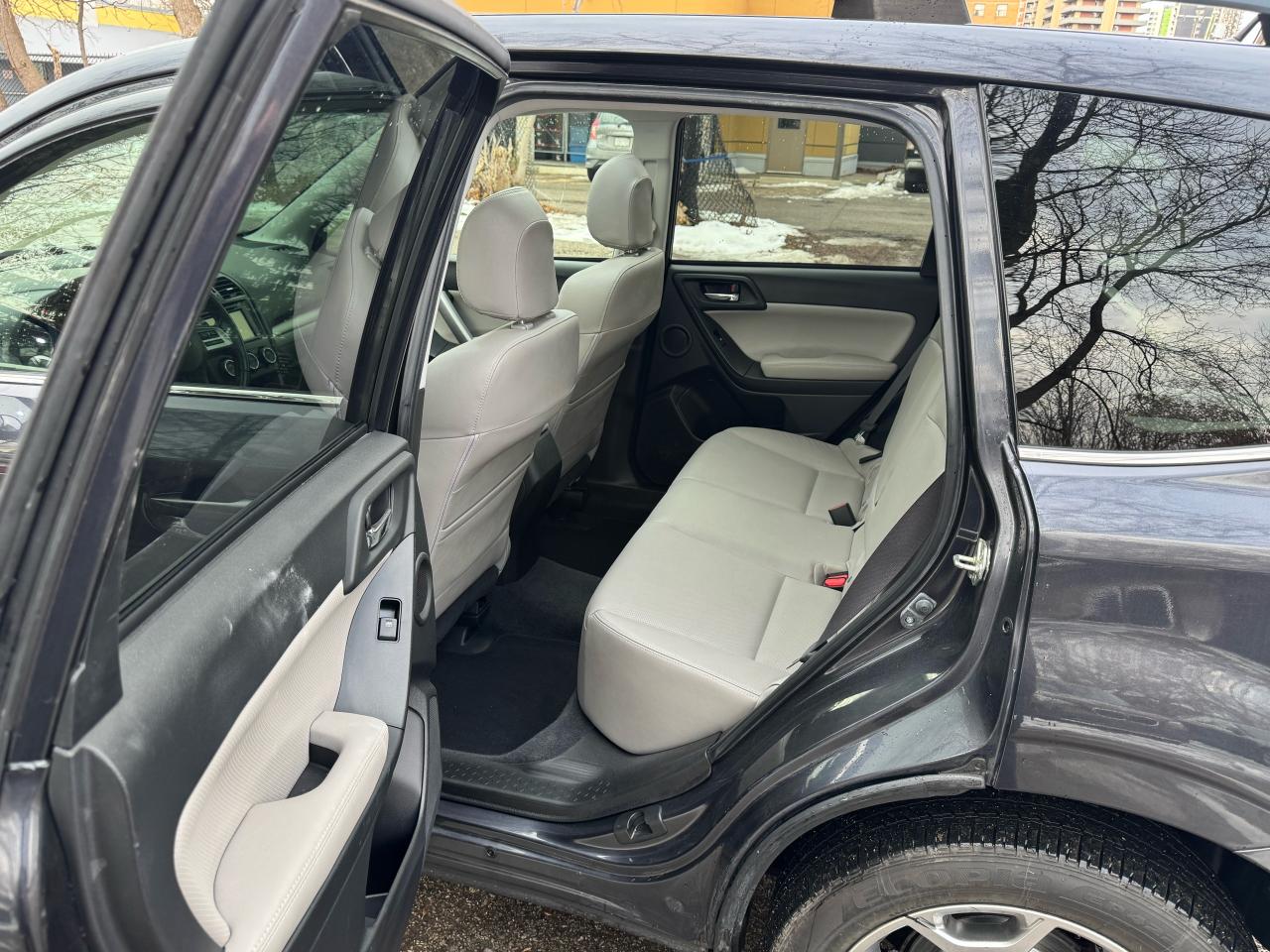 2015 Subaru Forester i Limited w/Tech Pkg Photo