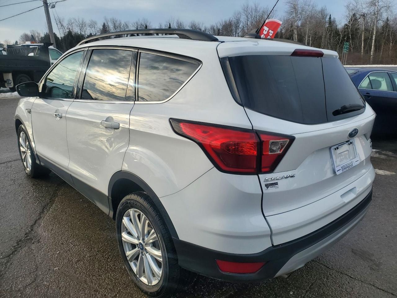 2019 Ford Escape SEL Photo4