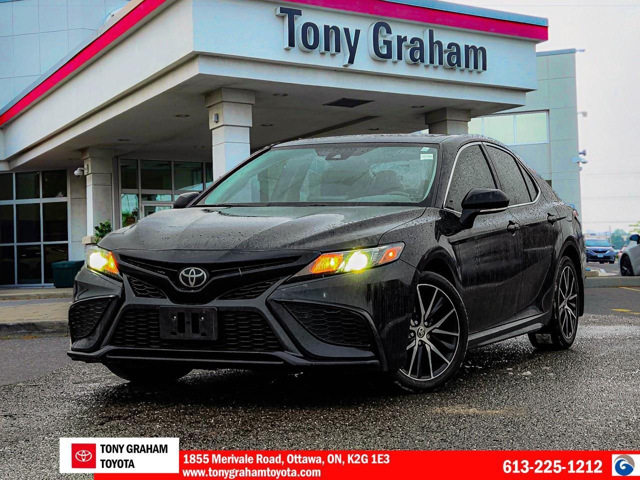 2022 Toyota Camry SE Photo0