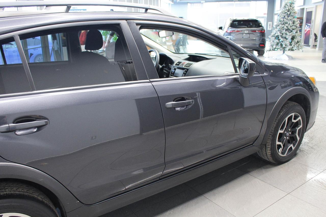 2016 Subaru XV Crosstrek Touring Package HEATED FRONT SEATS - CLOTH UPHOLSTERY - CD PLAYER Photo