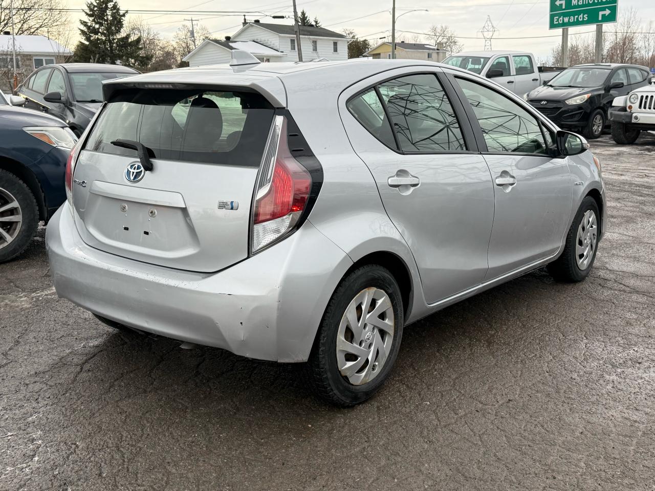 2016 Toyota Prius c 5 Door HB Photo4