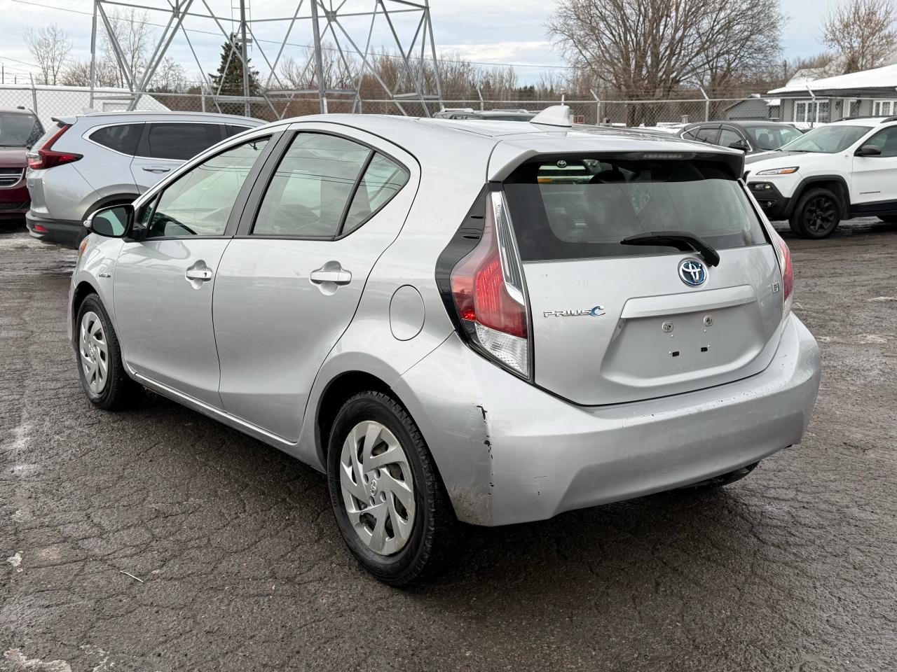 2016 Toyota Prius c 5 Door HB Photo2