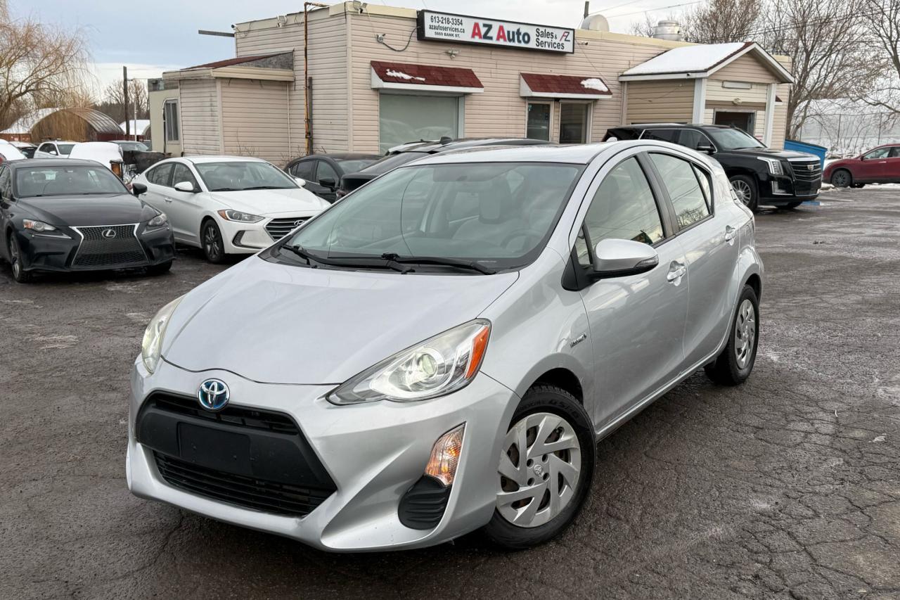 2016 Toyota Prius c 5 Door HB Photo0
