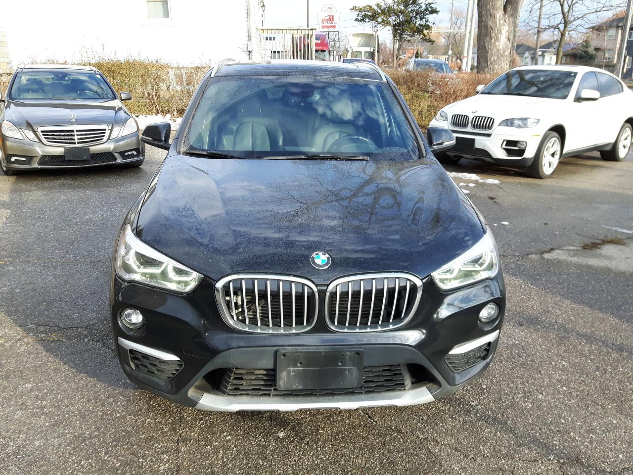2018 BMW X1 xDrive28i Photo2