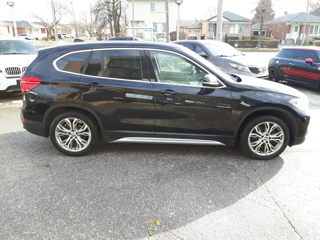 2018 BMW X1 xDrive28i Photo4