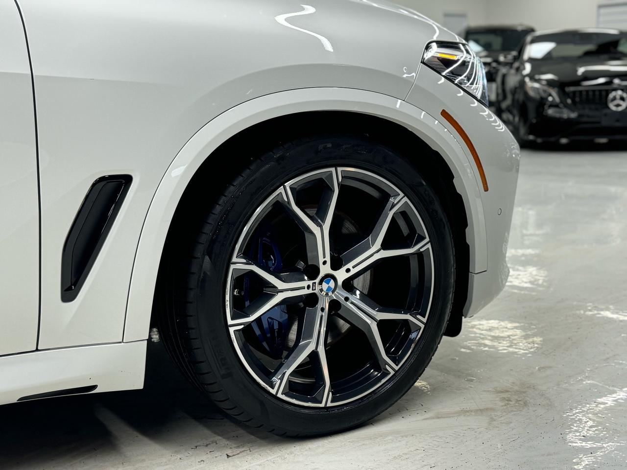 2022 BMW X5 M SPORT|7PASS|SKY LOUNGE|CRYSTAL SHIFT|ONE OWNER| Photo2