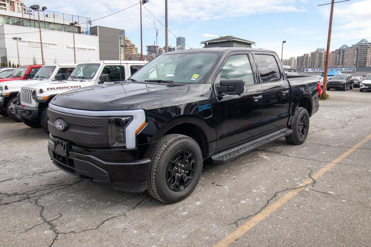 2025 Ford F-150 Lightning XLT 4WD SuperCrew 5.5' Box Photo2