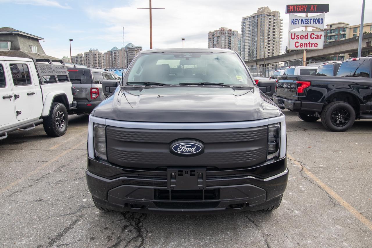 2025 Ford F-150 Lightning XLT 4WD SuperCrew 5.5' Box Photo3