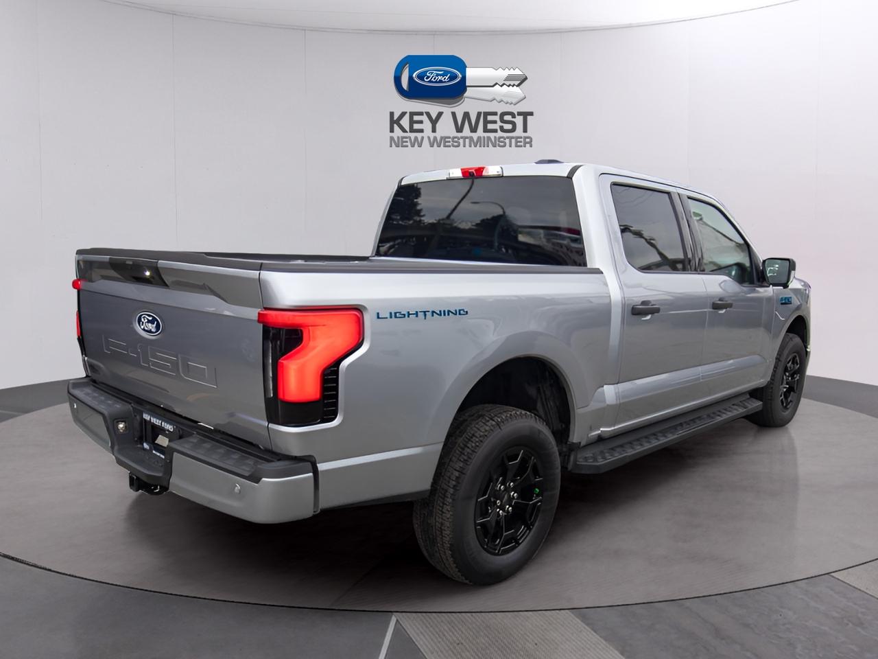 2025 Ford F-150 Lightning XLT Standard Range Battery 4WD SuperCrew 5.5' Box Photo3