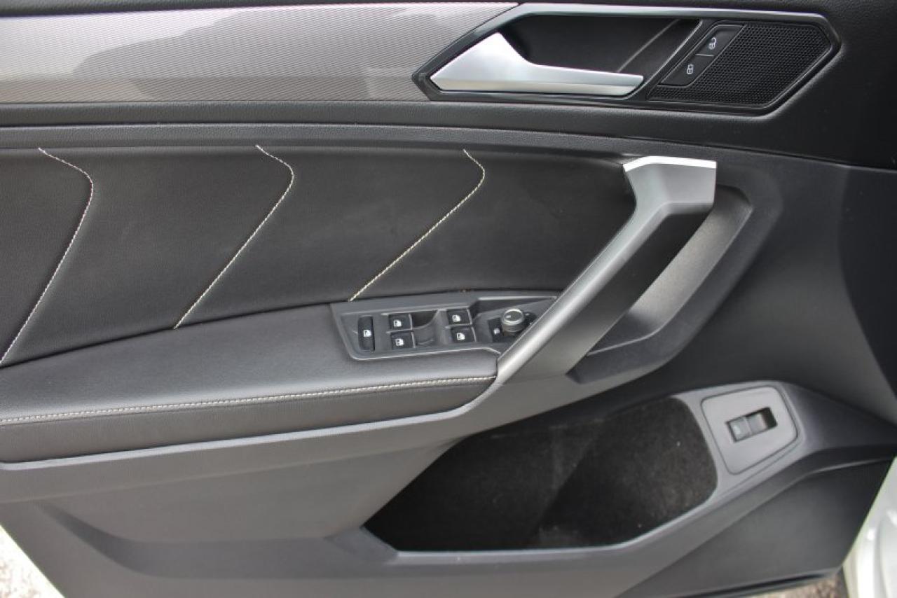 2024 Volkswagen Tiguan COMFORTLINE*AWD*Heated Leather*Moon Roof*CarPlay Photo