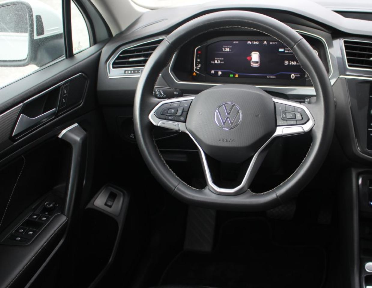 2024 Volkswagen Tiguan COMFORTLINE*AWD*Heated Leather*Moon Roof*CarPlay Photo