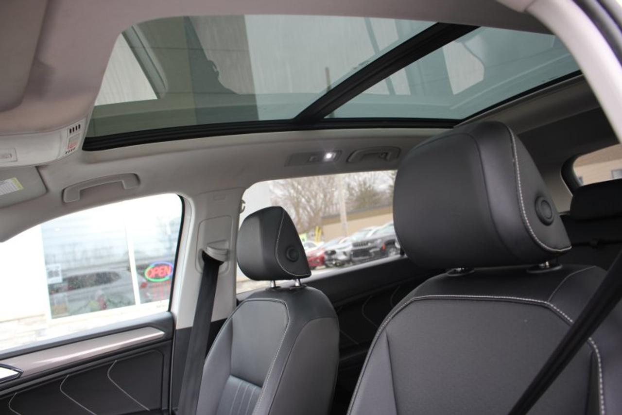 2024 Volkswagen Tiguan COMFORTLINE*AWD*Heated Leather*Moon Roof*CarPlay Photo