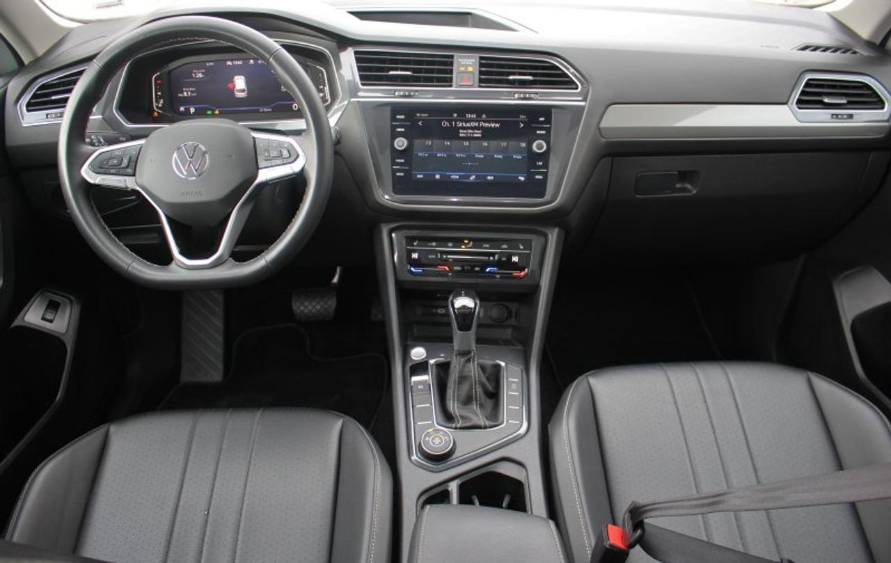 2024 Volkswagen Tiguan COMFORTLINE*AWD*Heated Leather*Moon Roof*CarPlay Photo