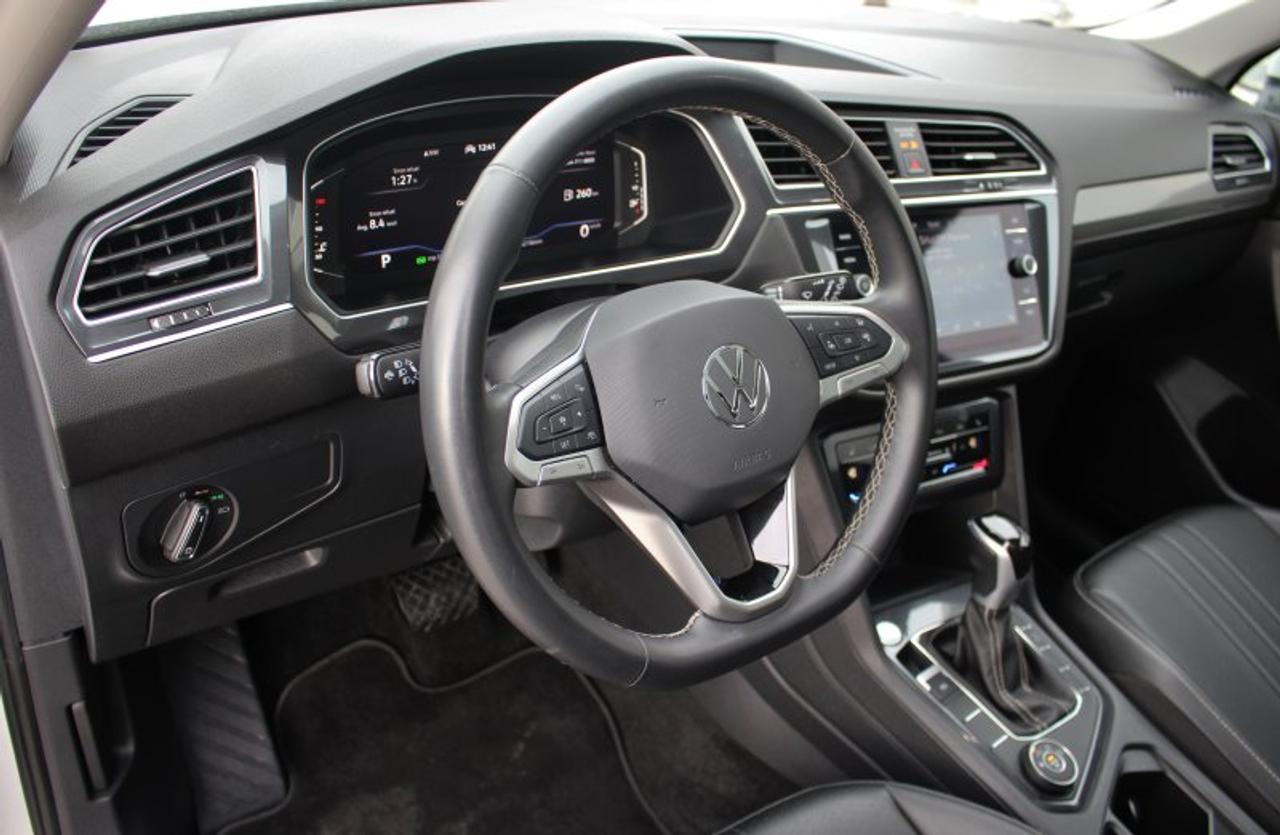 2024 Volkswagen Tiguan COMFORTLINE*AWD*Heated Leather*Moon Roof*CarPlay Photo