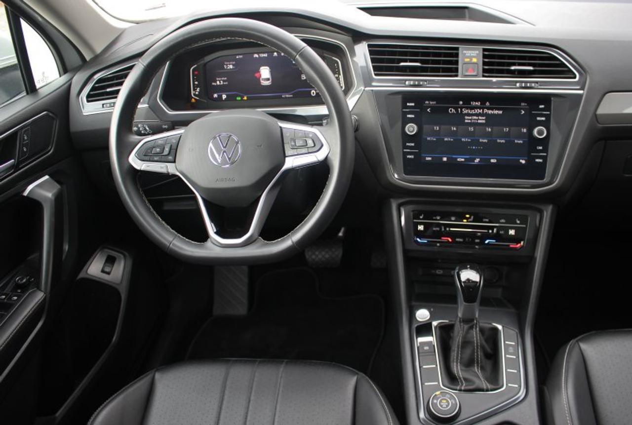 2024 Volkswagen Tiguan COMFORTLINE*AWD*Heated Leather*Moon Roof*CarPlay Photo