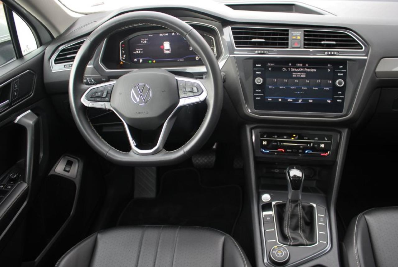2024 Volkswagen Tiguan COMFORTLINE*AWD*Heated Leather*Moon Roof*CarPlay Photo