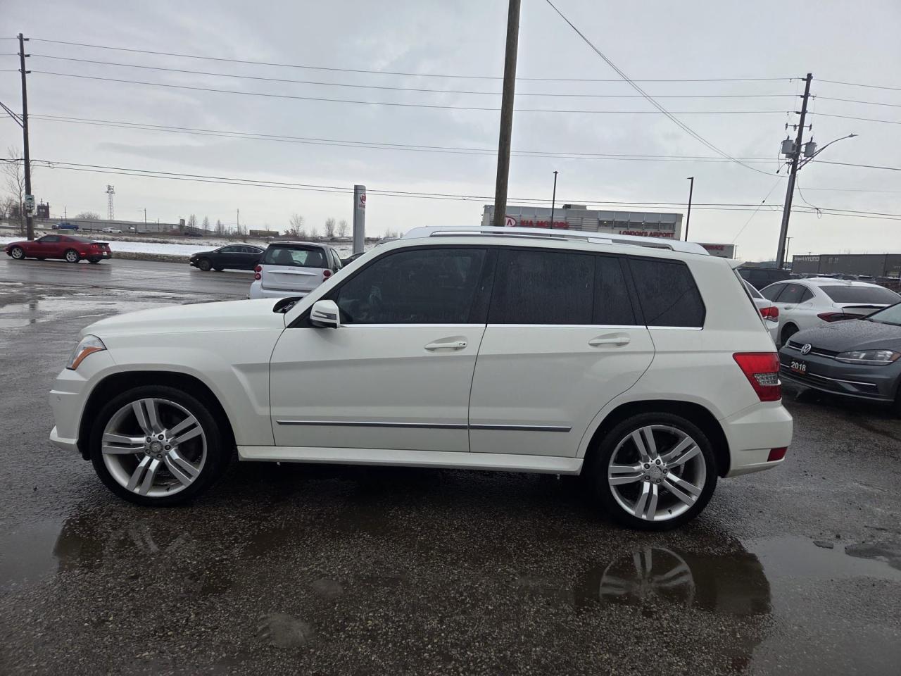 2012 Mercedes-Benz GLK-Class GLK 350, LOW KMS, AWD, ONLY 111KMS, CERTIFIED Photo