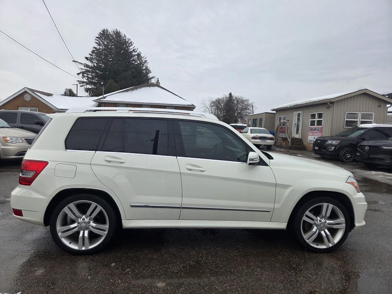 2012 Mercedes-Benz GLK-Class GLK 350, LOW KMS, AWD, ONLY 111KMS, CERTIFIED Photo