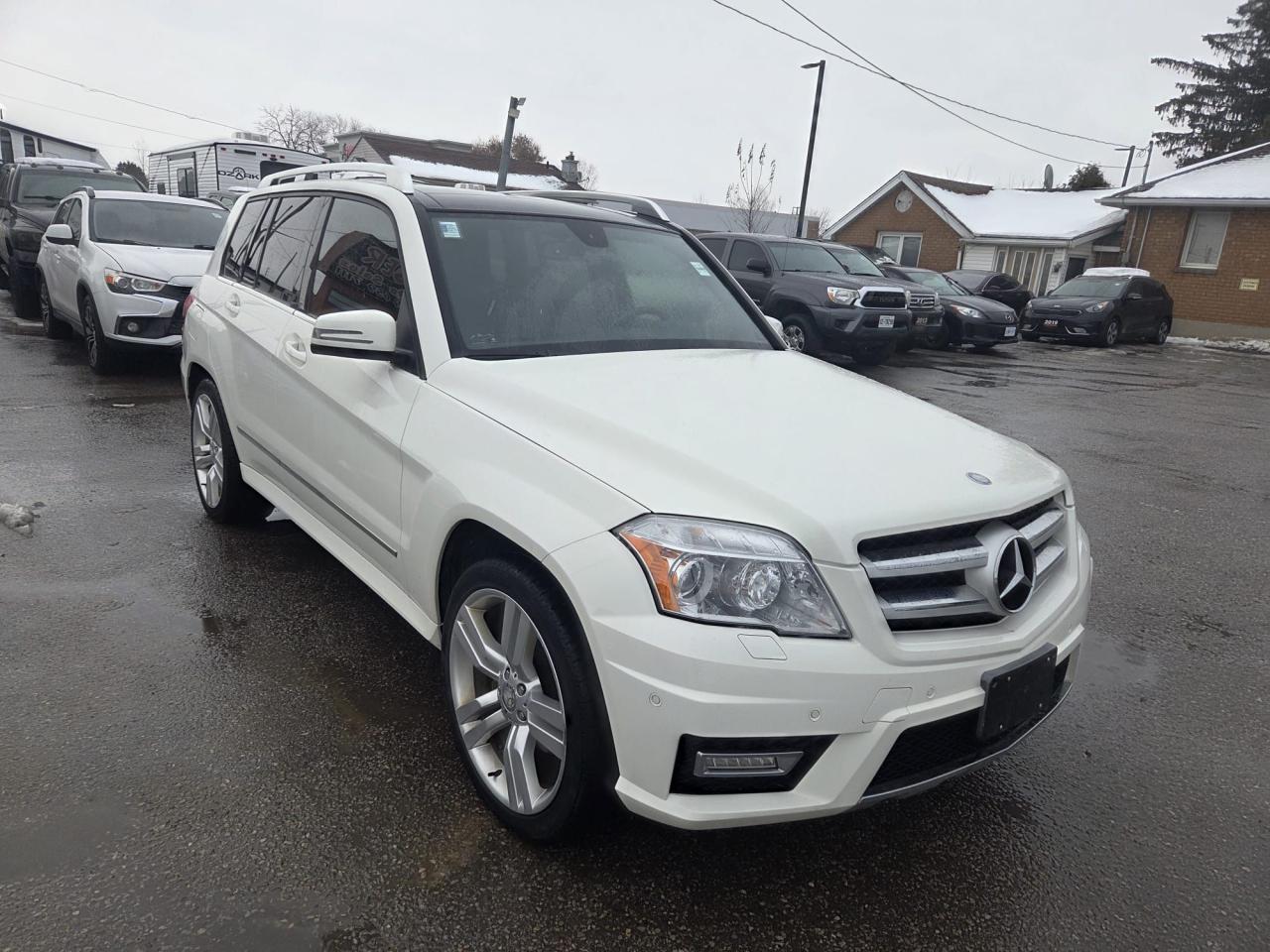 2012 Mercedes-Benz GLK-Class GLK 350, LOW KMS, AWD, ONLY 111KMS, CERTIFIED Photo