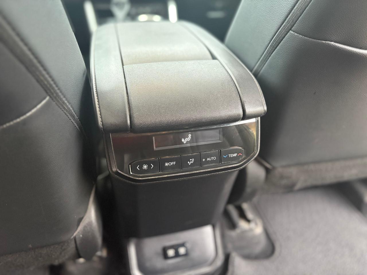 2020 Toyota Highlander XLE,AWD,8 PASSENGER,SAFETY+WRRANTY INCLUDED Photo