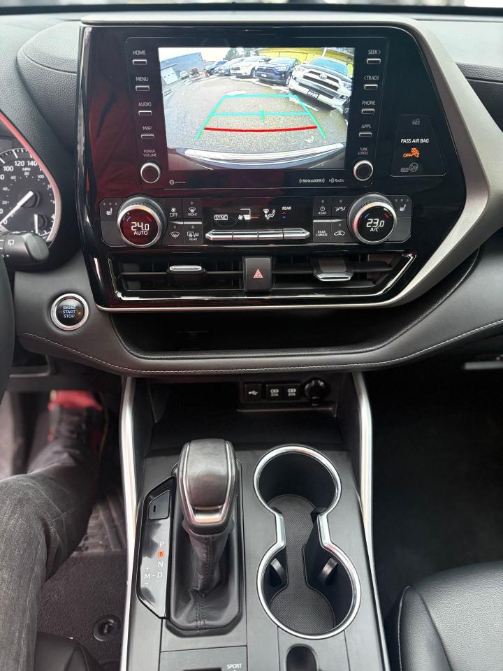 2020 Toyota Highlander XLE,AWD,8 PASSENGER,SAFETY+WRRANTY INCLUDED Photo