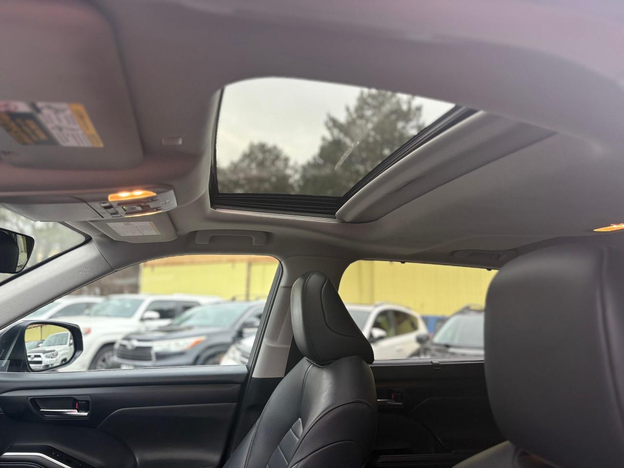 2020 Toyota Highlander XLE,AWD,8 PASSENGER,SAFETY+WRRANTY INCLUDED Photo