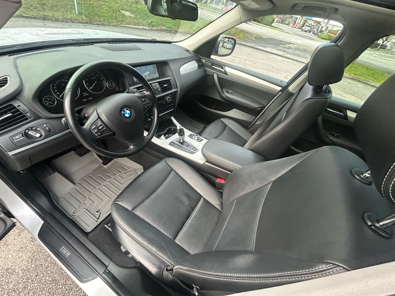 2011 BMW X3 28i - Photo #9