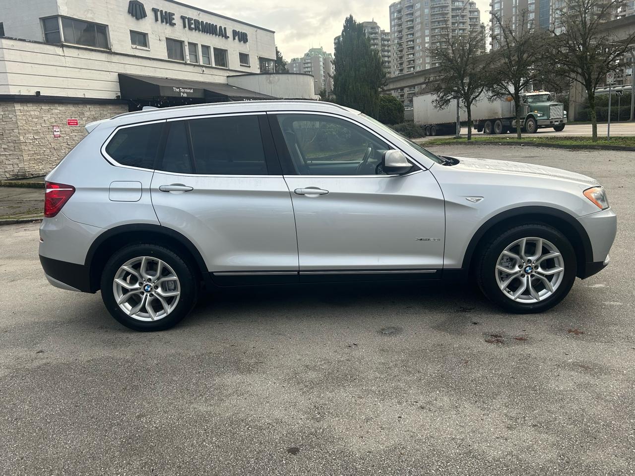 2011 BMW X3 28i - Photo #5