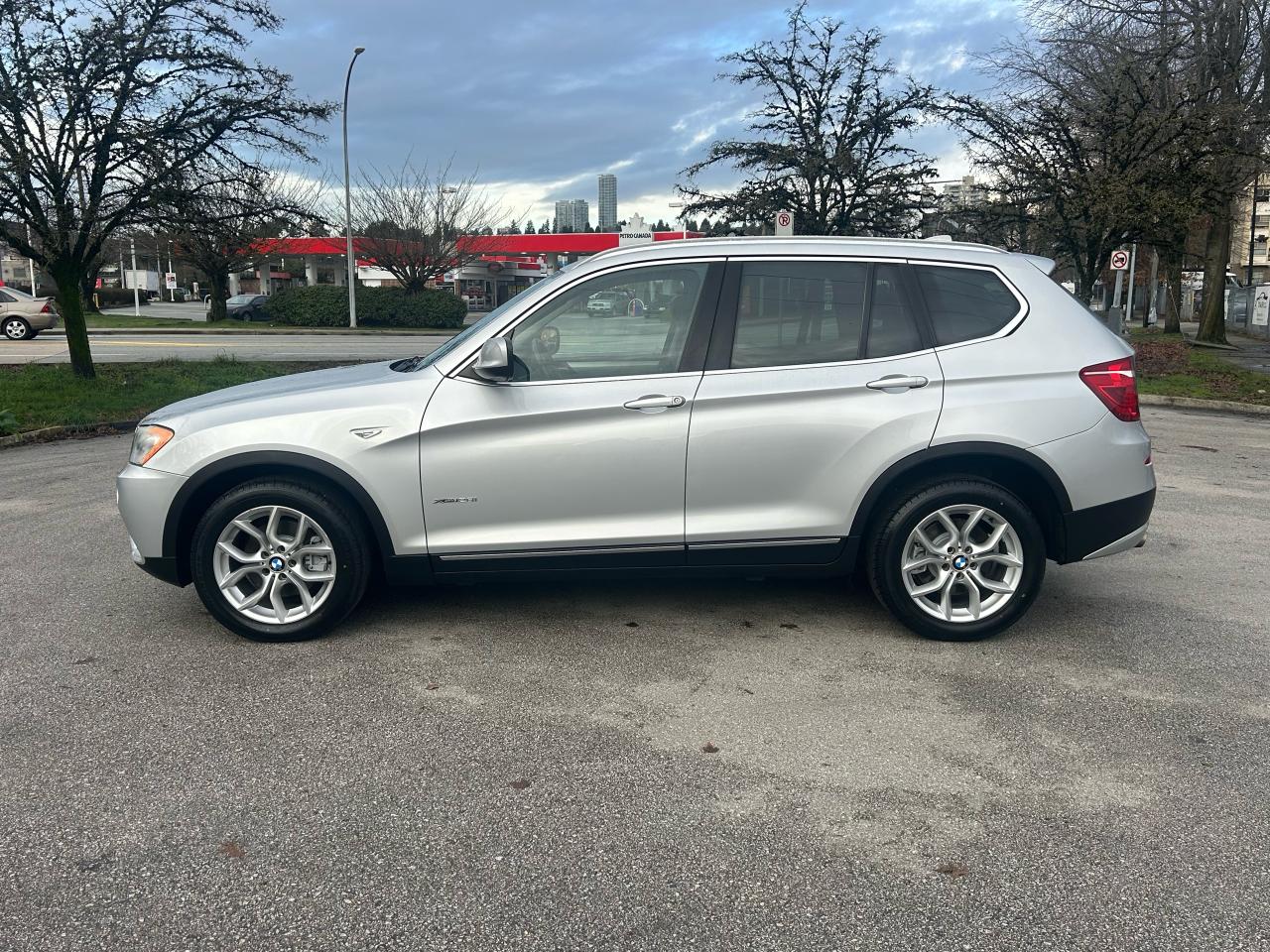 2011 BMW X3 28i - Photo #2